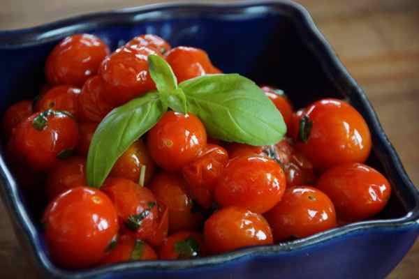 https://ladymoonfarms.com/wp-content/uploads/2014/12/Garlic-Herb-Cherry-Tomatoes-5.jpg